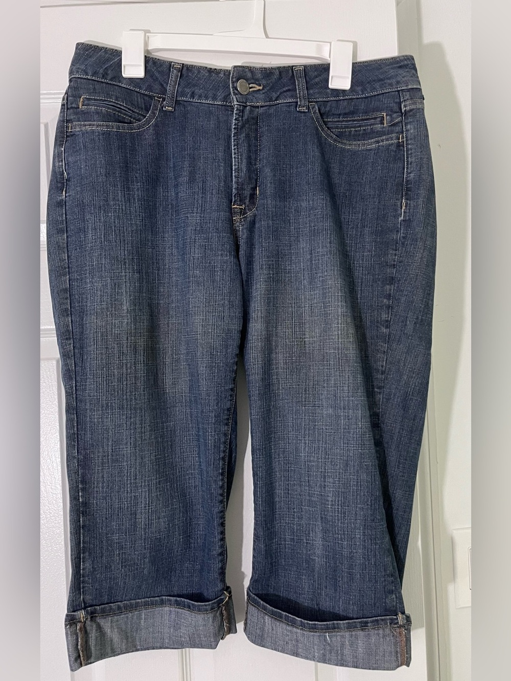 RIDERS BY LEE Women’s Dark Blue Denim Capri Jeans with six pockets